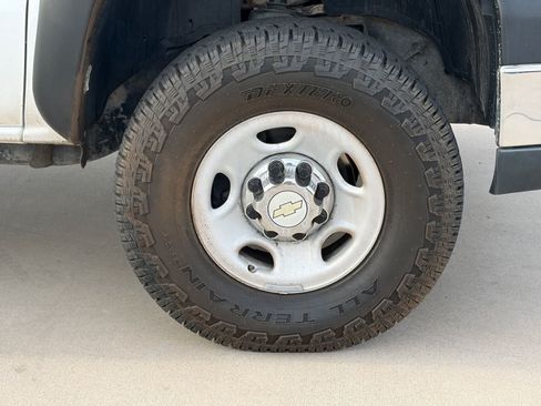 Used 2007 Chevrolet Silverado 2500 W/T w/ Skid Plate Package AWD/4WD image 10