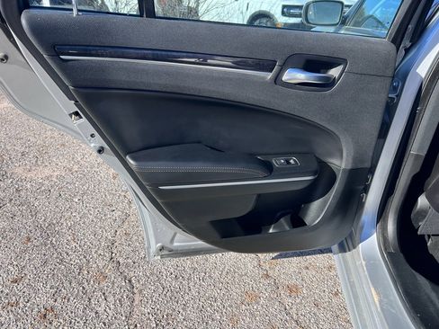 Used 2022 Chrysler 300 Touring L w/ Comfort Group image 27