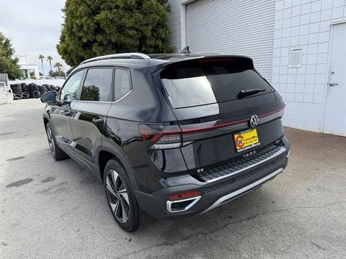 New 2025 Volkswagen Taos SE image 4