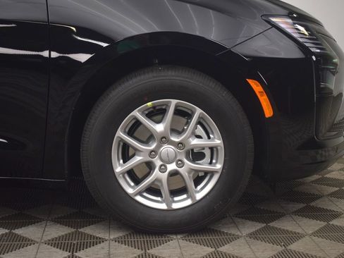 New 2027 Chrysler Pacifica Select FWD image 6