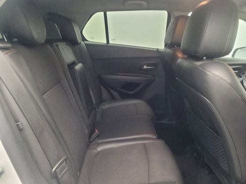 Used 2020 Chevrolet Trax LT w/ LT Convenience Package FWD image 19