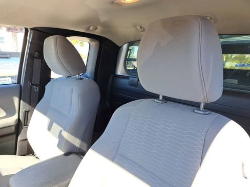 Used 2017 Toyota Tacoma SR image 10