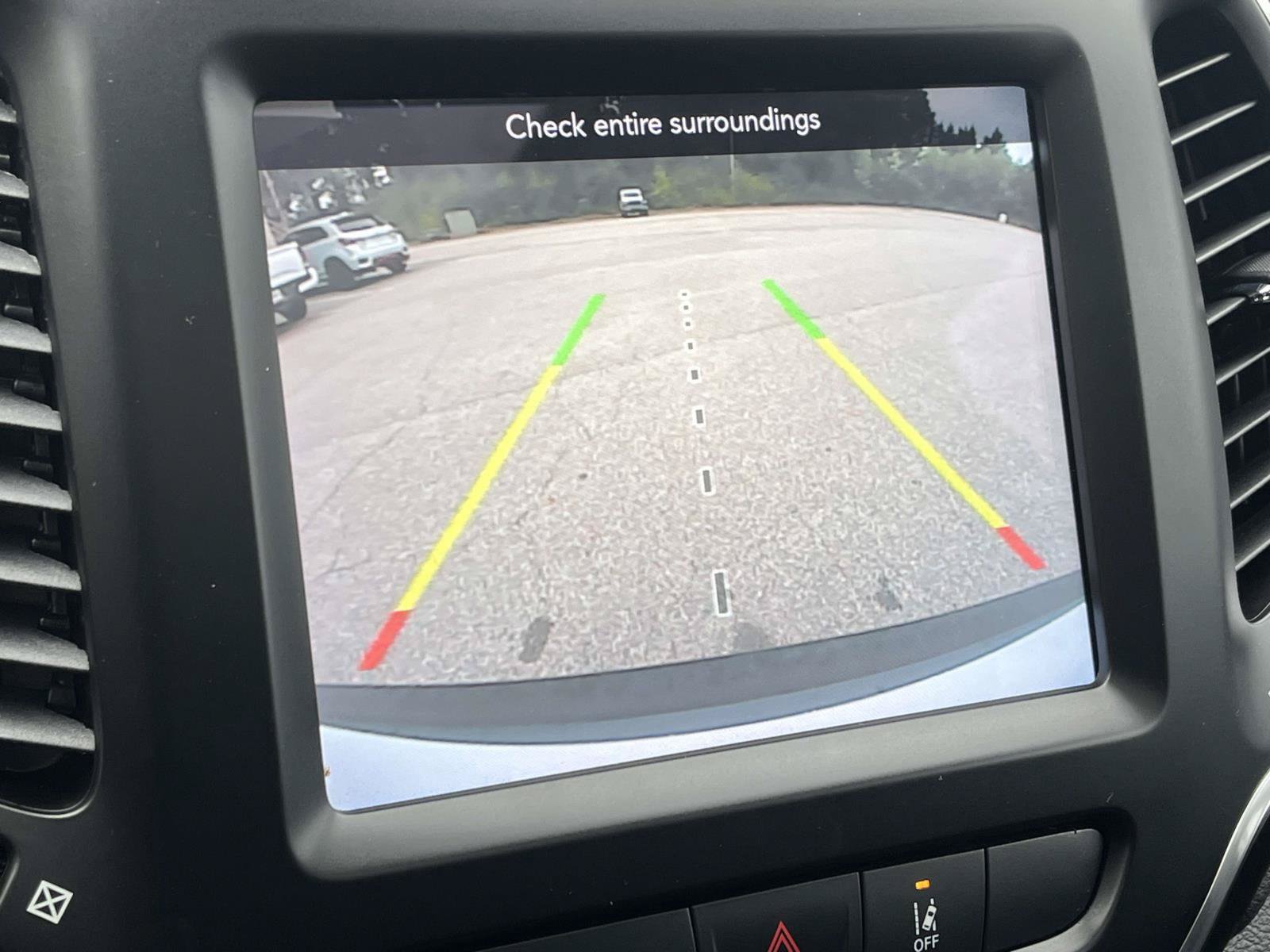 Used 2022 Jeep Cherokee Latitude Lux w/ Sun & Sound Group FWD image 25
