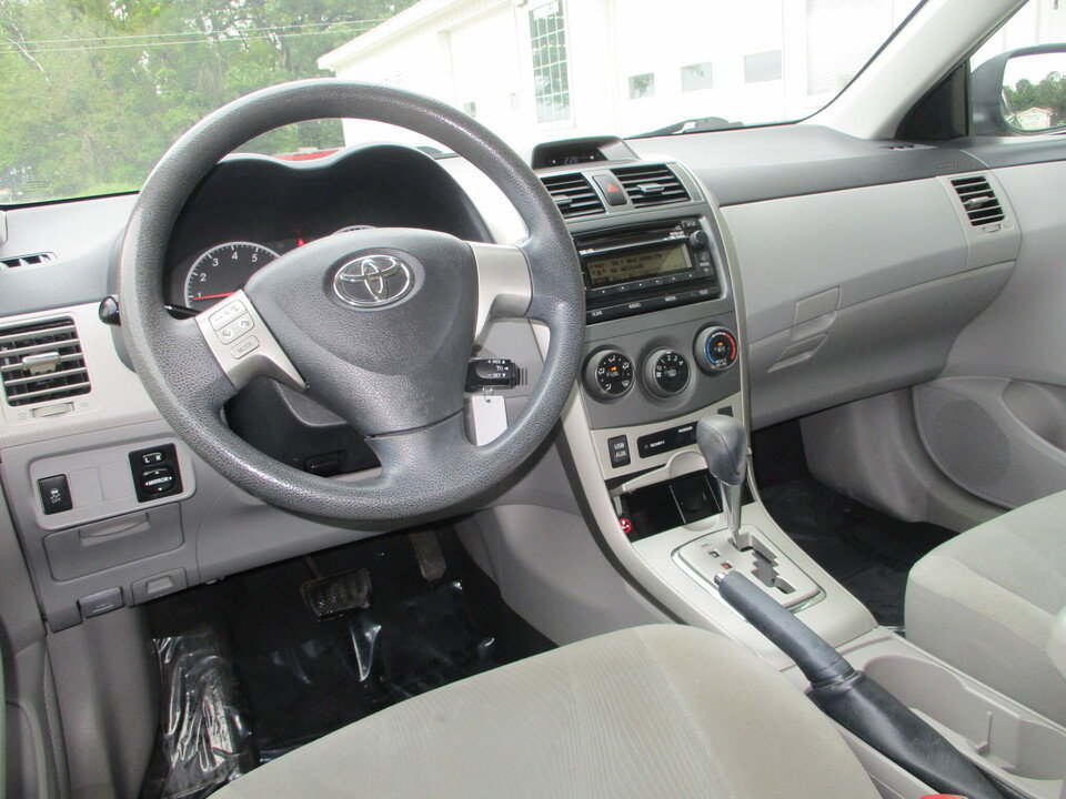 Used 2012 Toyota Corolla LE FWD image 7