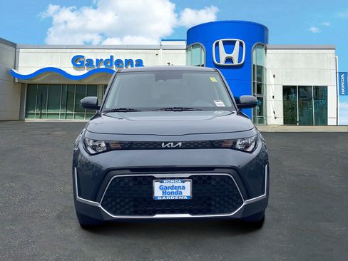 Used 2025 Kia Soul LX FWD image 2