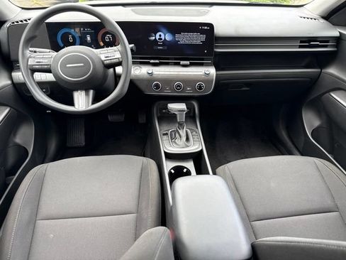 Used 2025 Hyundai Kona SE AWD/4WD image 4