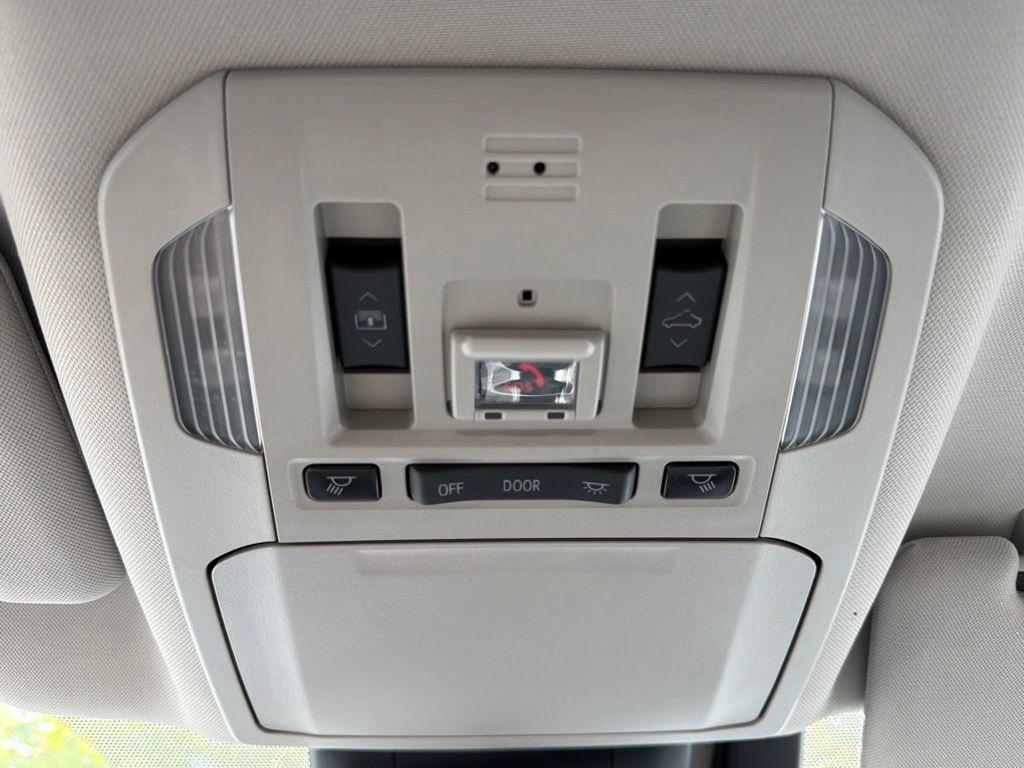Used 2021 Toyota Highlander Platinum AWD/4WD image 39