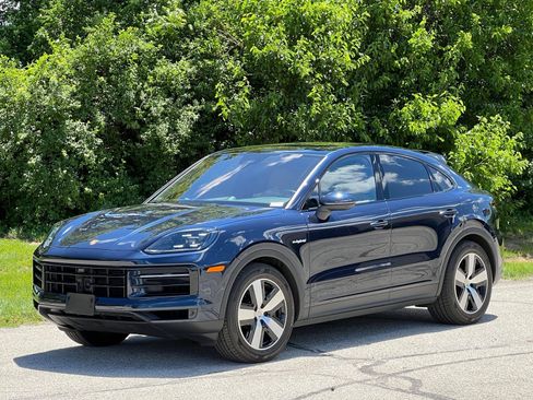 Certified 2024 Porsche Cayenne Coupe AWD/4WD image 1