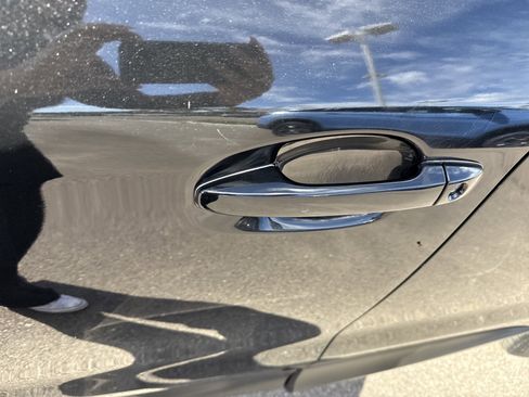 Used 2018 Subaru Forester 2.5i Premium w/ All-Weather Package image 11