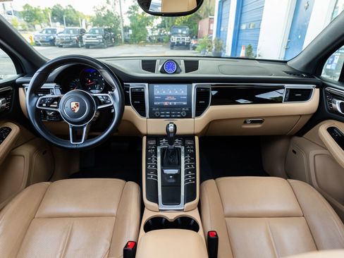 Used 2018 Porsche Macan Sport Edition image 2