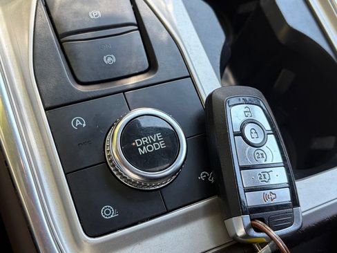 Used 2023 Ford Explorer King Ranch w/ Technology Package AWD/4WD image 20
