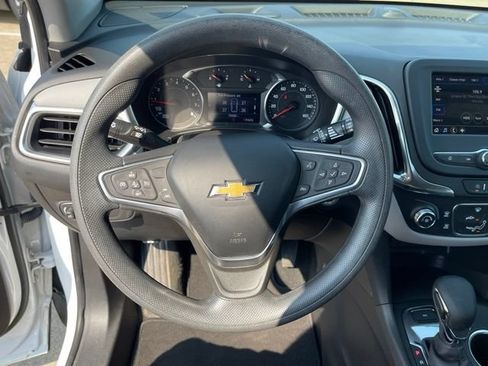 Used 2022 Chevrolet Equinox LS w/ LS Convenience Package AWD/4WD image 14