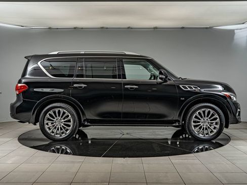 Used 2017 INFINITI QX80 4WD w/ Driver Assistance Package image 4