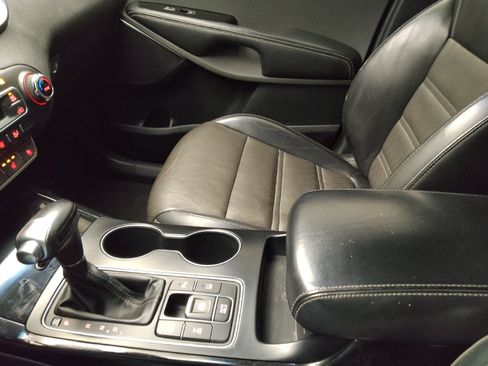 Used 2019 Kia Sorento SX image 26