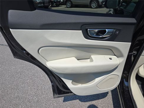 Used 2024 Volvo XC60 B5 Plus AWD/4WD image 13