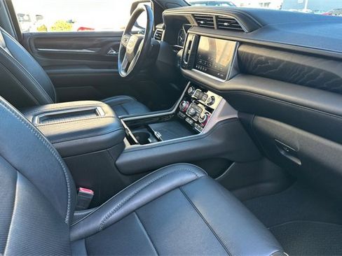 Used 2021 GMC Yukon XL Denali w/ Denali Premium Package image 22