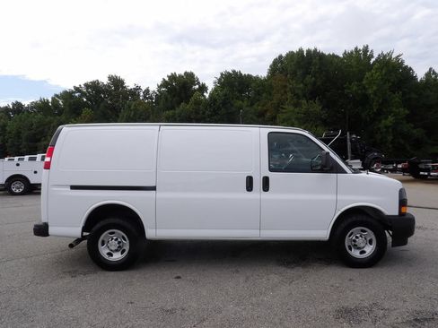 Used 2022 Chevrolet Express 2500 w/ Driver Convenience Package RWD image 9