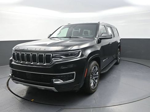 Used 2024 Jeep Wagoneer L Series II w/ Flexible Seating Group AWD/4WD image 5