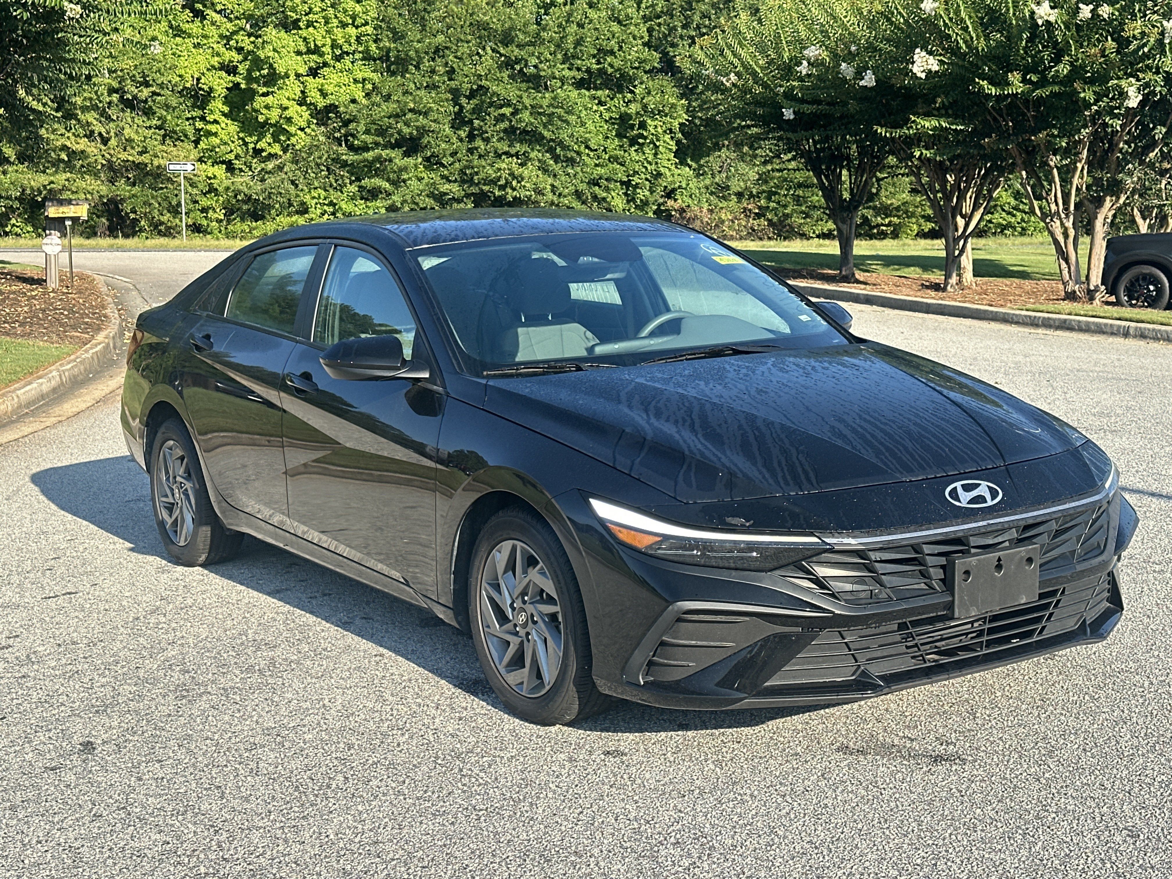 Used 2024 Hyundai Elantra SEL FWD image 3