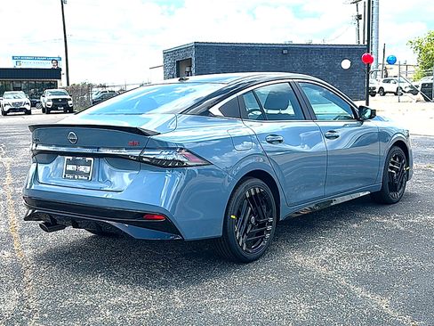 New 2026 Nissan Sentra SR w/ Floor Mat Package FWD image 8