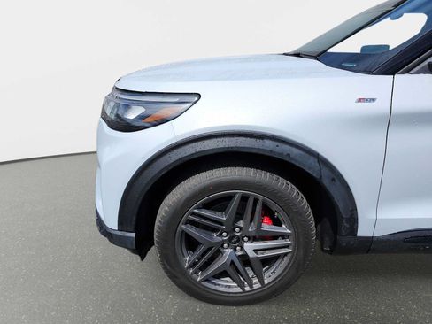 New 2026 Ford Explorer ST-Line w/ ST-Line Street Pack AWD/4WD image 10