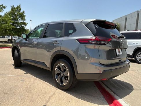 Used 2025 Nissan Rogue SV FWD image 8