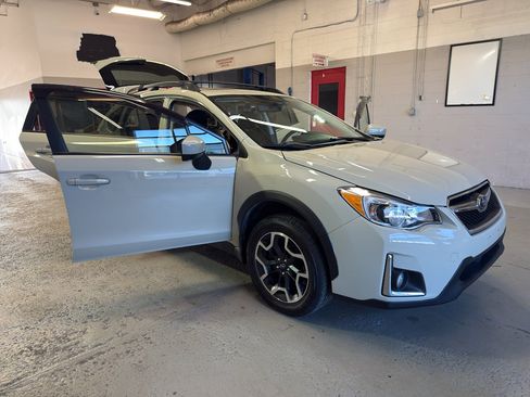 Used 2017 Subaru Crosstrek 2.0i Premium w/ Moonroof Package AWD/4WD image 7
