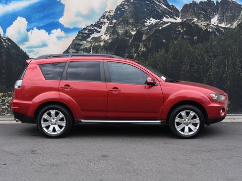 Used 2012 Mitsubishi Outlander SE AWD/4WD image 2
