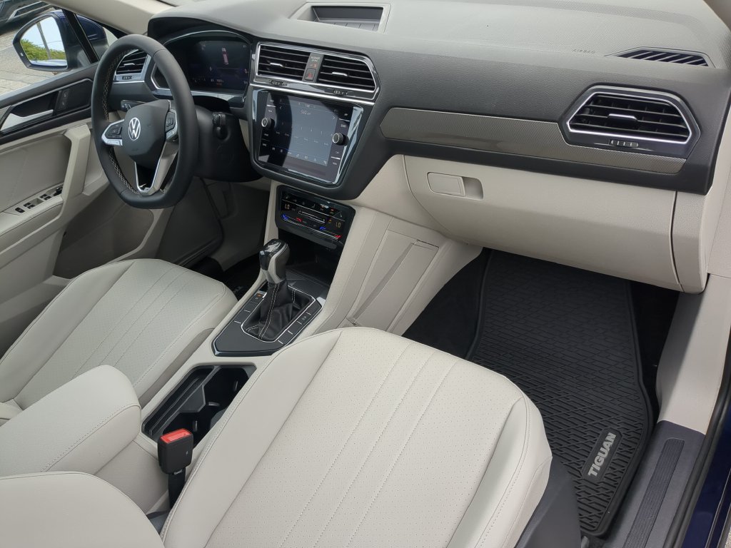 Certified 2023 Volkswagen Tiguan SE FWD image 12