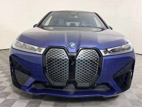 Used 2024 BMW iX xDrive50 w/ Sport Package AWD/4WD image 8