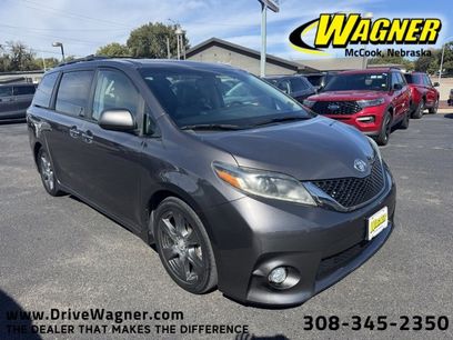Used 2017 Toyota Sienna SE Premium