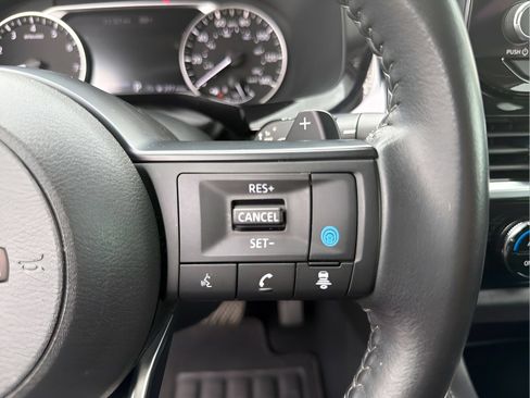 Used 2024 Nissan Pathfinder SV FWD image 32