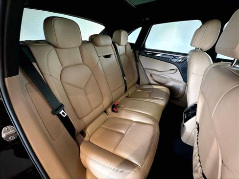 Used 2026 Porsche Macan AWD/4WD image 31