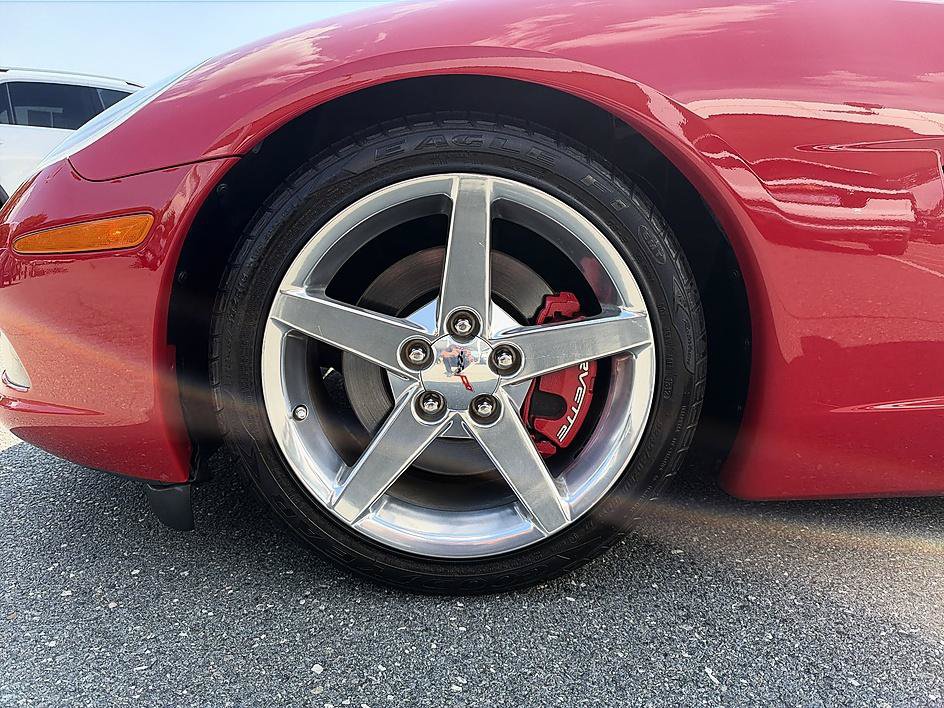 Used 2005 Chevrolet Corvette Coupe w/ Preferred Equipment Group RWD image 9