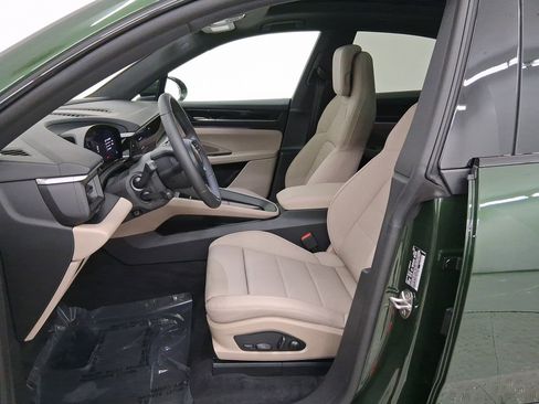 Used 2026 Porsche Macan image 5