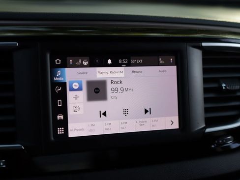 Used 2023 Chrysler Voyager LX FWD image 13