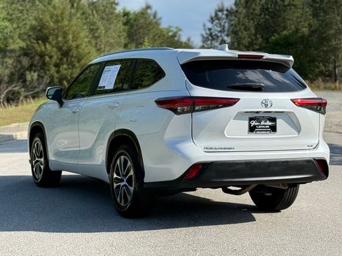Used 2023 Toyota Highlander XLE FWD image 10