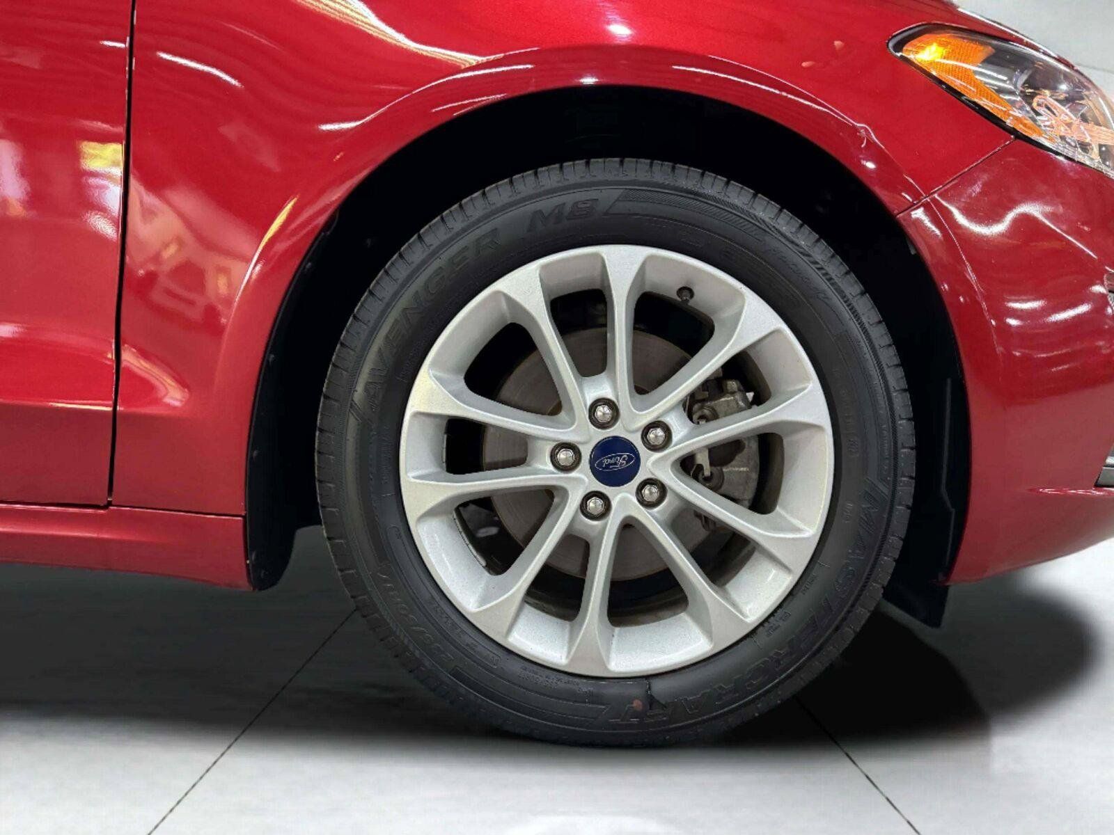 Used 2020 Ford Fusion SE FWD image 43