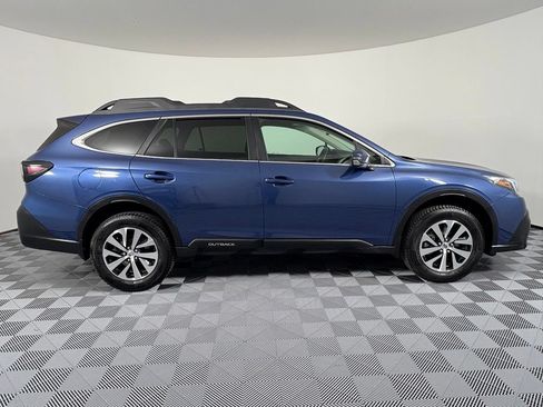 Used 2022 Subaru Outback Premium AWD/4WD image 7