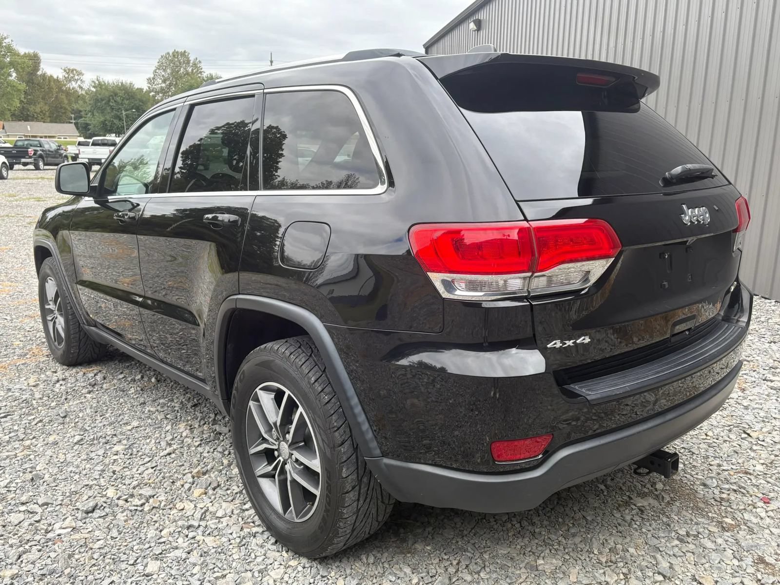 Used 2018 Jeep Grand Cherokee Laredo AWD/4WD image 7