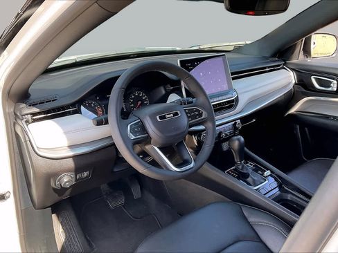 Used 2025 Jeep Compass Limited AWD/4WD image 17