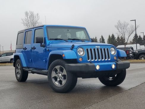 Used 2016 Jeep Wrangler Unlimited Sahara w/ Connectivity Group image 29