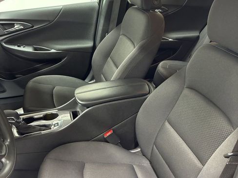 Used 2025 Chevrolet Malibu LT image 9
