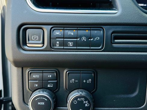 Used 2022 Chevrolet Suburban RST w/ Luxury Package AWD/4WD image 17