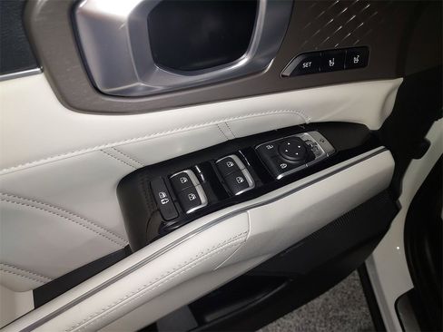 Used 2024 Kia Sorento SX Prestige image 19