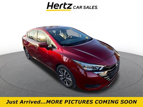 Used 2025 Nissan Versa SV image 1