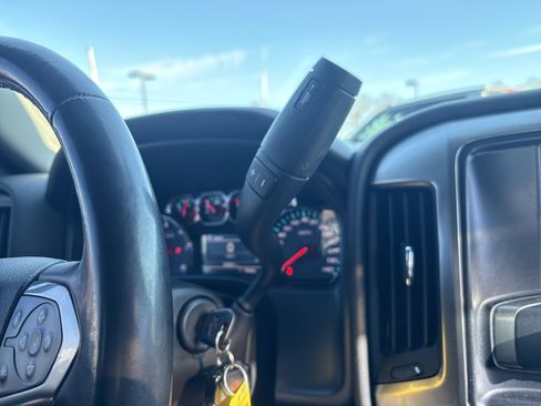 Used 2018 Chevrolet Silverado 1500 LT w/ LPO, Black Pack image 23