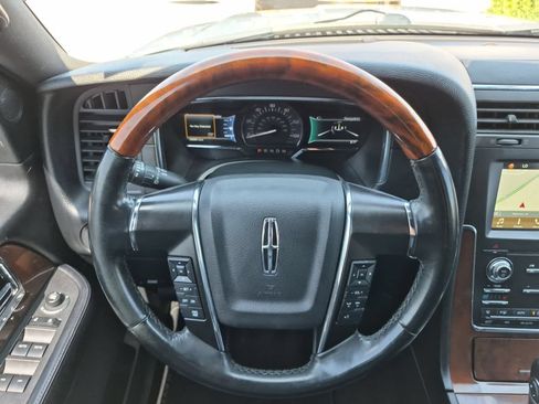 Used 2017 Lincoln Navigator Select AWD/4WD image 23