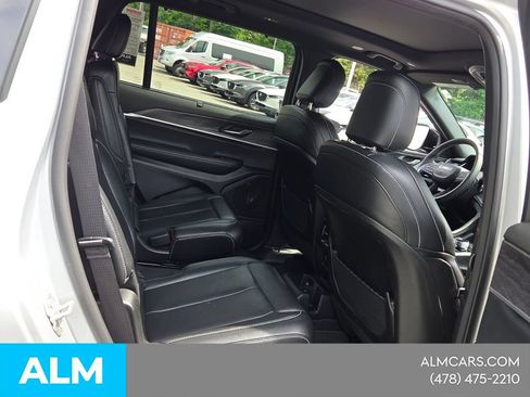Used 2024 Jeep Grand Cherokee L Limited w/ Luxury Tech Group II AWD/4WD image 19