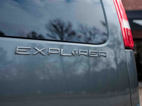 Used 2023 Chevrolet Express 2500 image 30